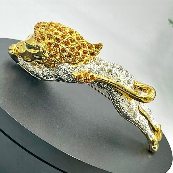 Vintage Rhinestone Gold Silver Leaping Lion Green Eyes Shoulder Brooch - Picture 1 of 10
